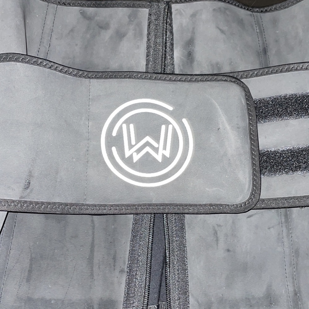 Zipper - Picture 2 of 3